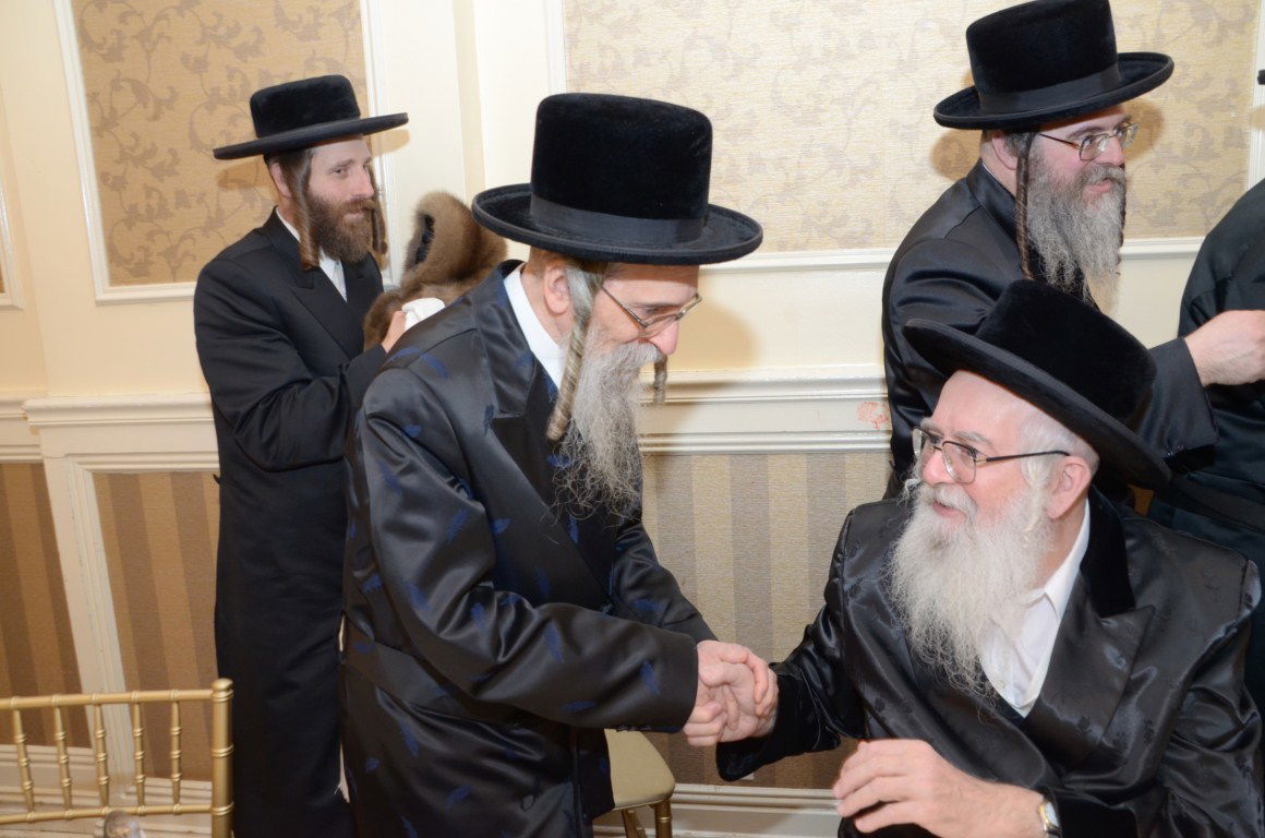 צפו בגלריה: המוהרא"ש מיבניאל חוגג אירוסין לנכדה