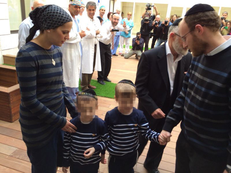 האחים חיים מיכאל ורפאל יצחק גרוס שוחררו לביתם