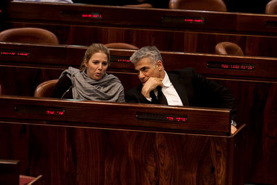 עדי קול לצד יו"ר מפלגתה, השר יאיר לפיד