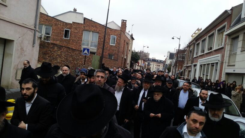 צרפת: מאות ליוו למנוחות את רבה של מץ הרב משה אריה במברגר