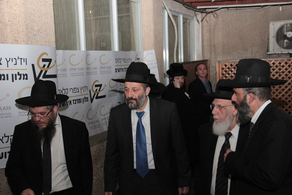 כינוס המועצות ההיסטורי: גלרית ענק