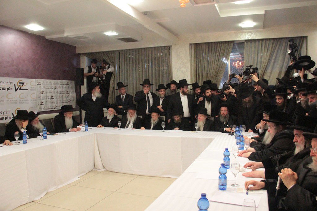 כינוס המועצות ההיסטורי: גלרית ענק