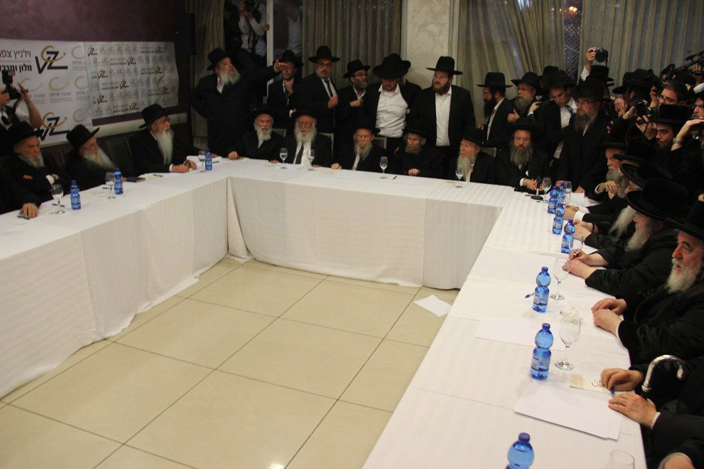 כינוס המועצות ההיסטורי: גלרית ענק