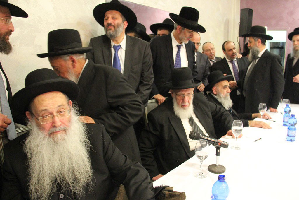 כינוס המועצות ההיסטורי: גלרית ענק