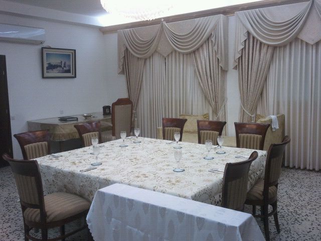 ההיערכות בבית כ"ק האדמו"ר מויז'ניץ לישיבת המועצת