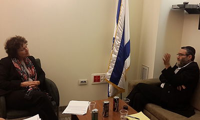 משה גפני בפגישתו עם קרנית פלוג