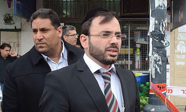 אוריאל בוסו עם המאבטח האישי