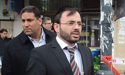 אוריאל בוסו עם המאבטח האישי