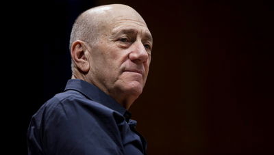 אהוד אולמרט. "יישב בכלא"