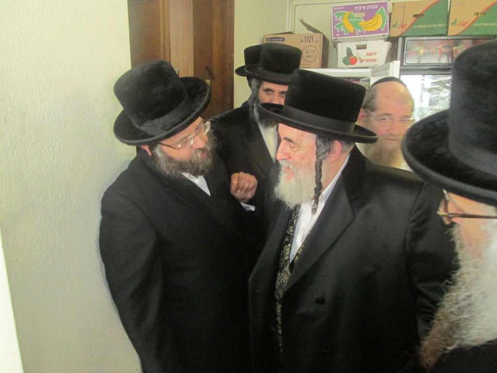 האדמו"ר מויז'ניץ במסדרונות בית החולים