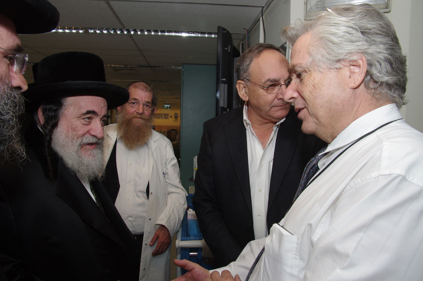 תיעוד: האדמו"ר מויז'ניץ ביקר בתל השומר