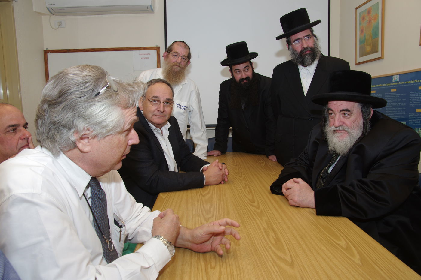 תיעוד: האדמו"ר מויז'ניץ ביקר בתל השומר