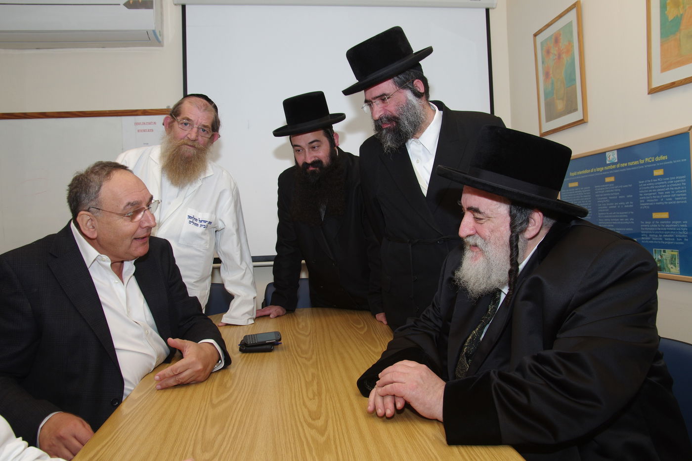 תיעוד: האדמו"ר מויז'ניץ ביקר בתל השומר