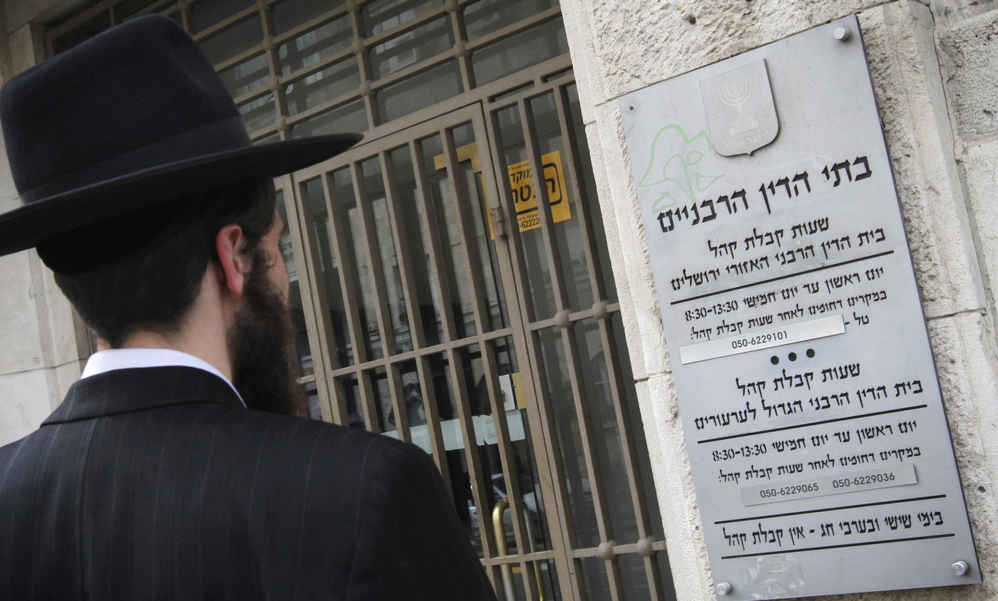 לא רק גברים בעלי כושר לרבנות, גם נשים יוכלו לנהל את בתי הדין