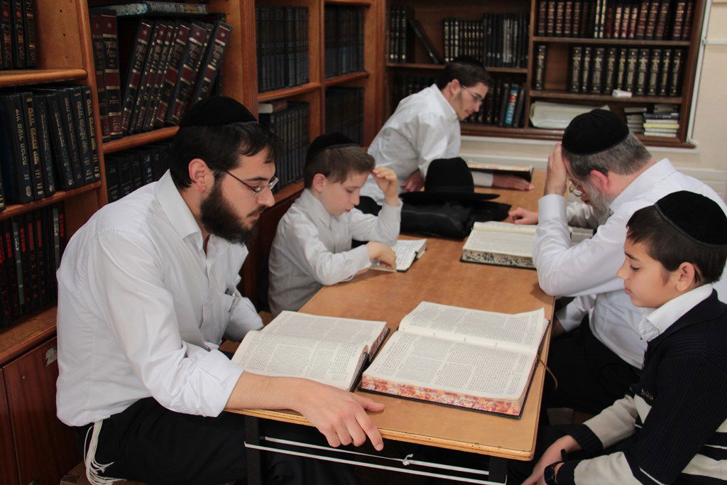 רגע לפני העצרת: עוסקים בתורה