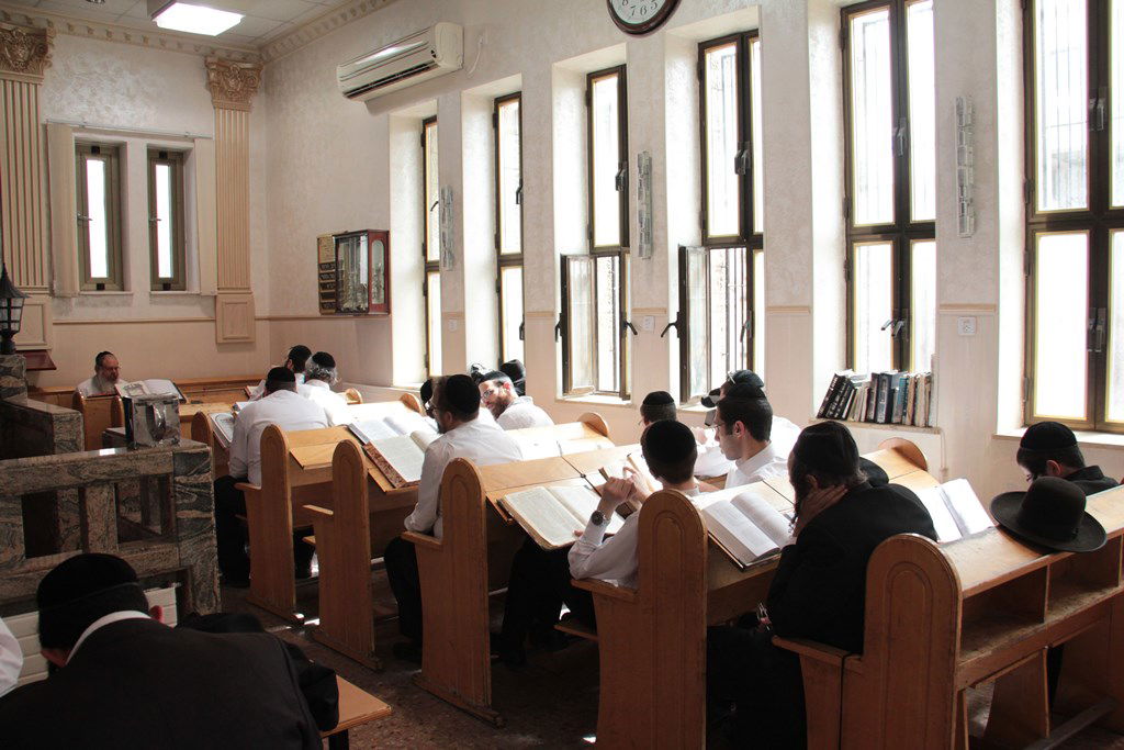 רגע לפני העצרת: עוסקים בתורה