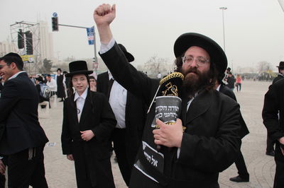 עצרת המיליון • צפו בוידאו: "לא נסגור את הגמרא, נלך לכלא"