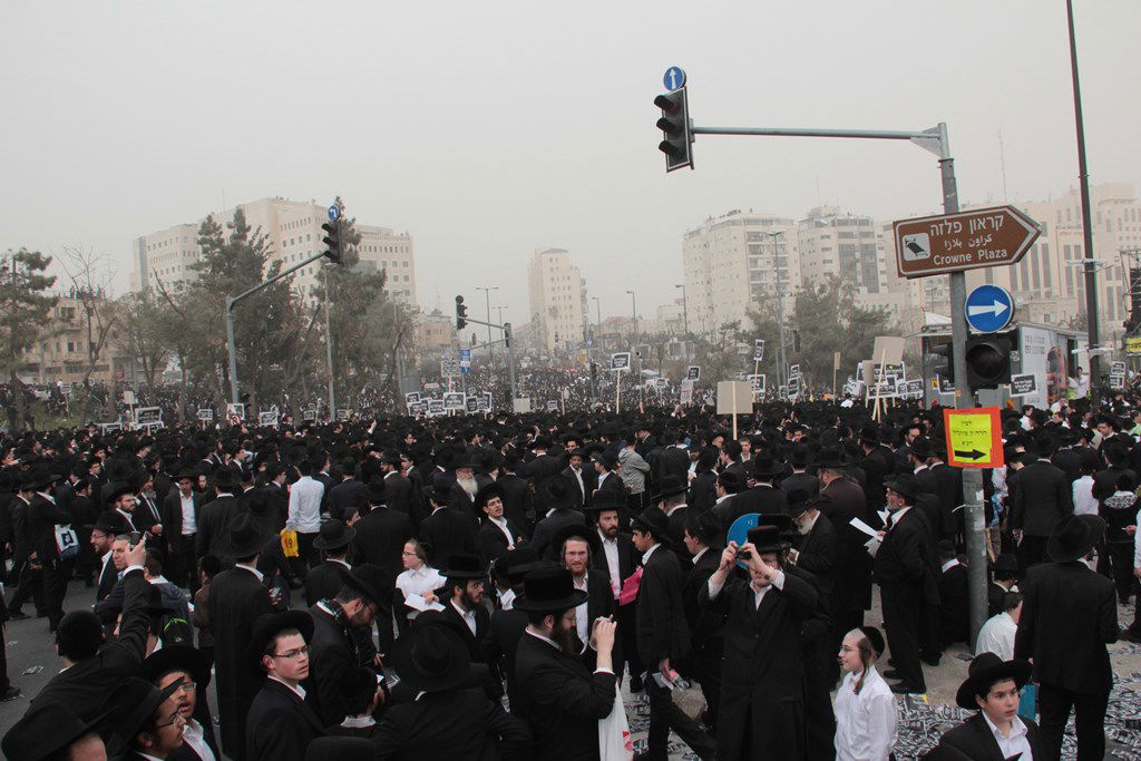 מאות אלפים בירושלים: כן לעולם התורה, לא לצבא • תיעוד ענק