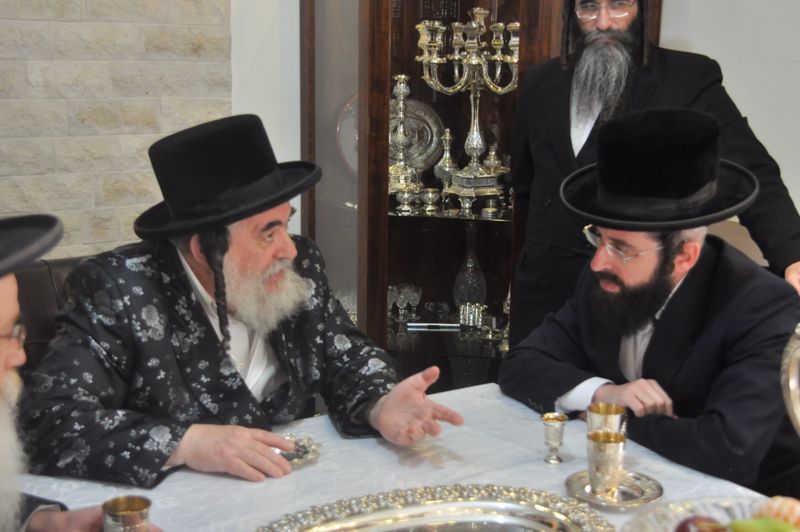 האדמו"ר מויז'ניץ נגד הסרוגים: למה קוראים להם "הבית היהודי"?