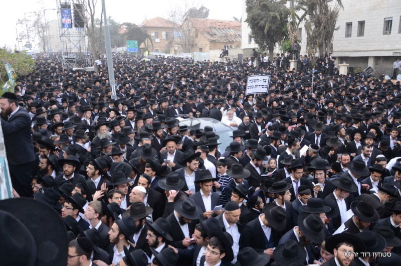 מאות האלפים בעצרת, אמש