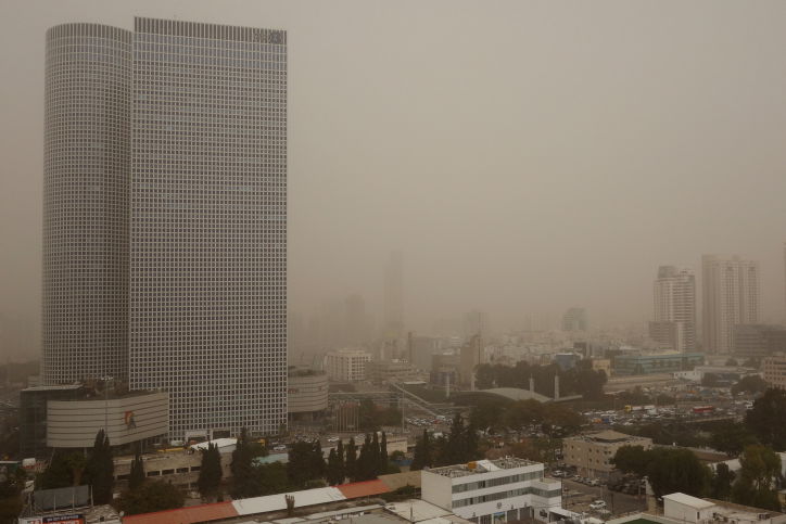 מחיר האובך: זיהום אוויר ושיבושים בטיסות הפנימיות