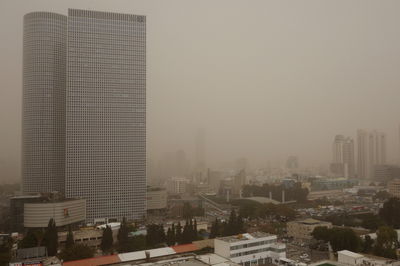 מחיר האובך: זיהום אוויר ושיבושים בטיסות הפנימיות