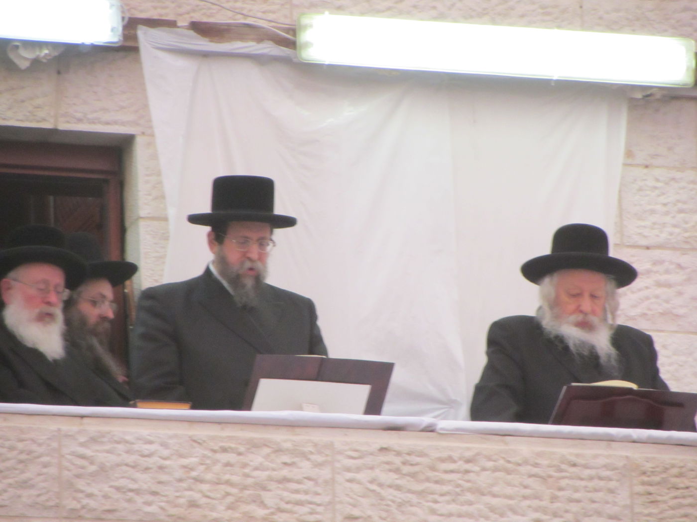 תמונות: האדמו"ר מגור והאדמו"ר מבאיאן ב"עצרת"