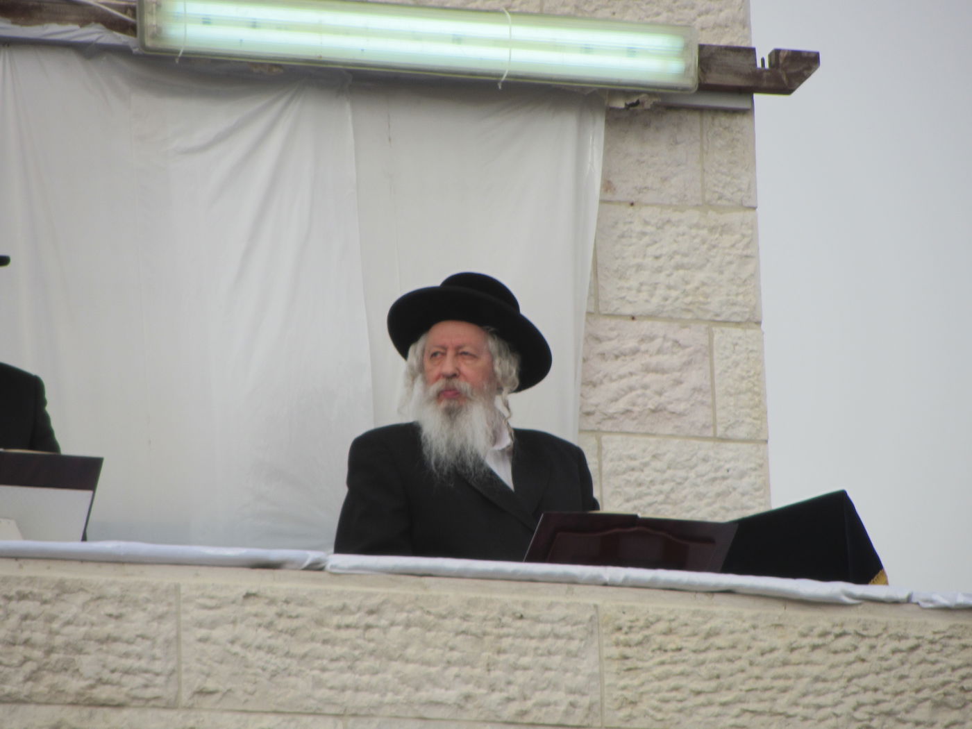 תמונות: האדמו"ר מגור והאדמו"ר מבאיאן ב"עצרת"