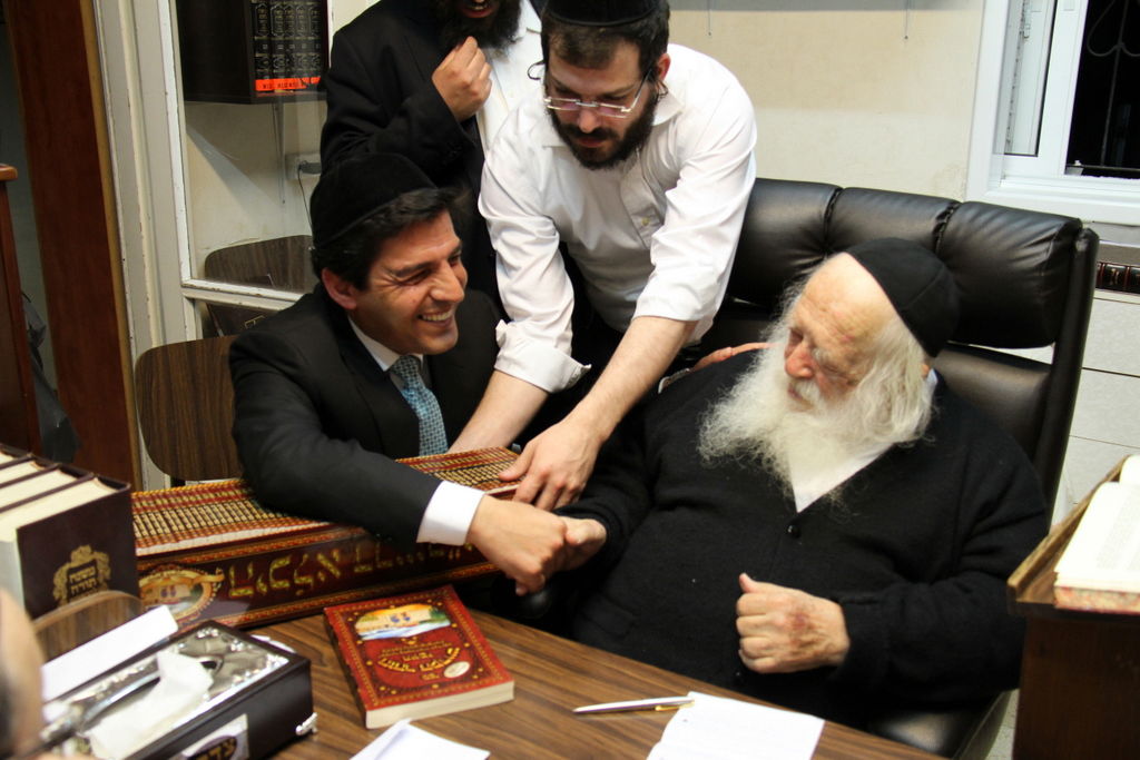 הרב קנייבסקי על חלוקת הזוהר: "יפה מאוד"