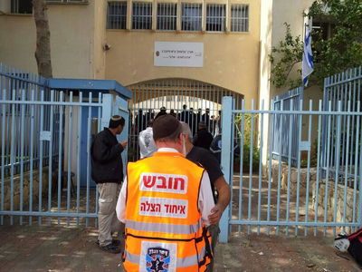 פתח תקווה: חשש להרעלה בבית ספר; 14 נפגעו ופונו