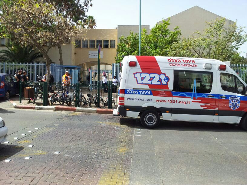 פתח תקווה: חשש להרעלה בבית ספר; 14 נפגעו ופונו