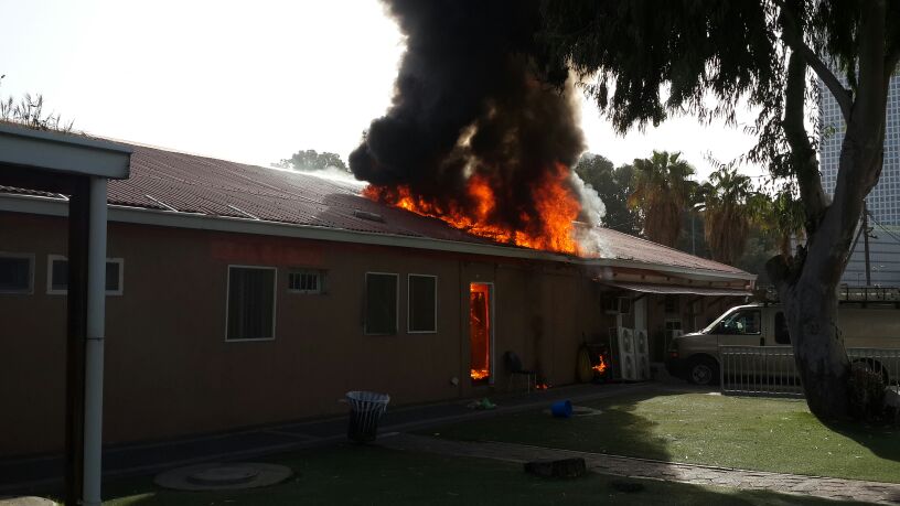 אש בקריה בתל אביב: שריפה פרצה בחדר האוכל