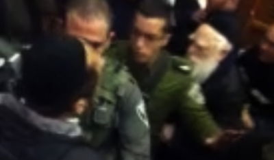 מהומה בכותל במערבי: שוטרים ניסו לפנות קבצן וספגו קריאות "נאצים"