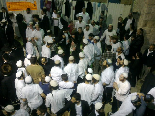 ז' אדר במירון: תפילה וריקודים • תיעוד