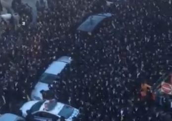 צפו: עצרת האלפים במנהטן נחתמה בריקודי "עוצו עצה ותופר"