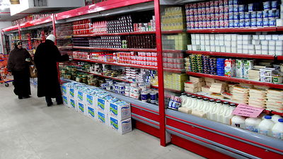 מדפים במרכול בעזה