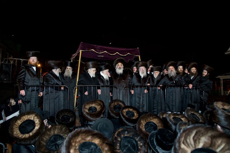 צפו בגלריה: שמחת נישואי בן האדמו"ר מדושינסקיא