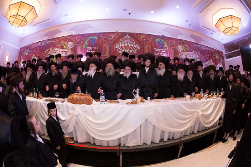 צפו בגלריה: שמחת נישואי בן האדמו"ר מדושינסקיא