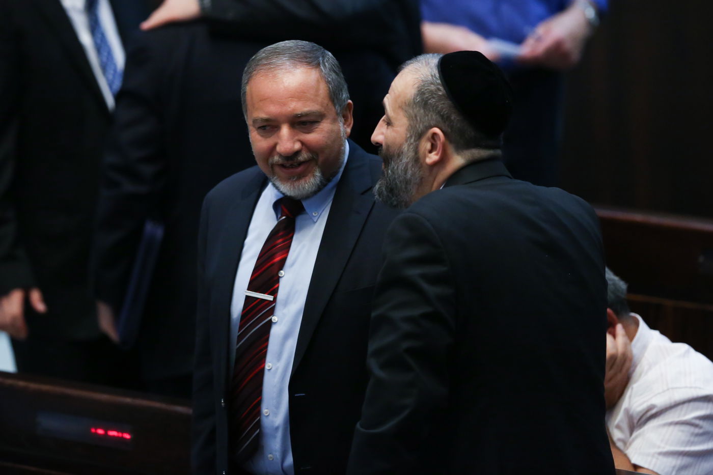 מסוכסכים, ליברמן ודרעי