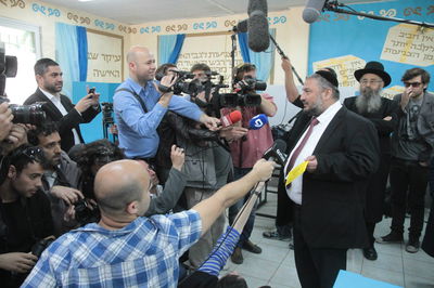 תמונות: משה אבוטבול בוחר במשה אבוטבול