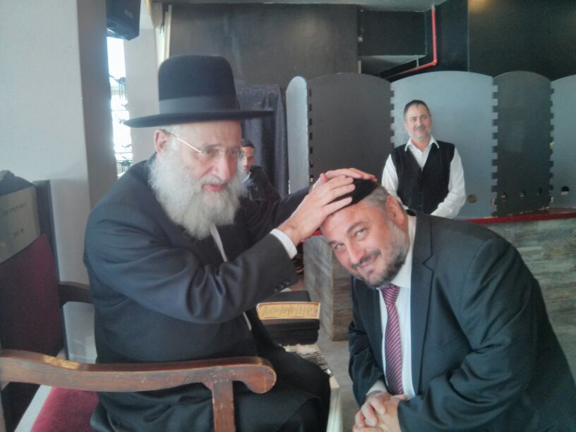 הגר"א אלבז ואבוטבול, הצהריים