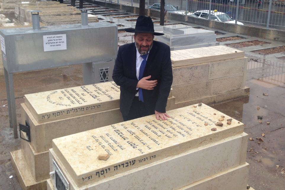 דרעי, הבוקר בבית העלמין סנהדריה