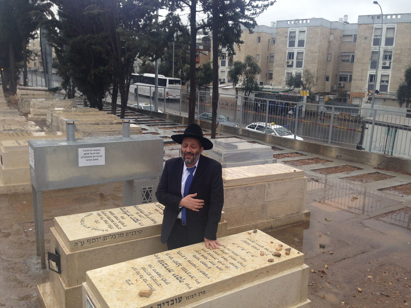 לאחר הניצחון בבית שמש: אריה דרעי עלה לציון מרן הרב עובדיה