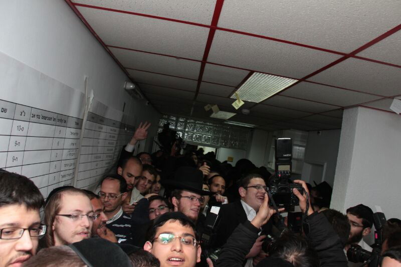 צפו בגלריה: החרדים חוגגים ניצחון על החילונים בבית שמש