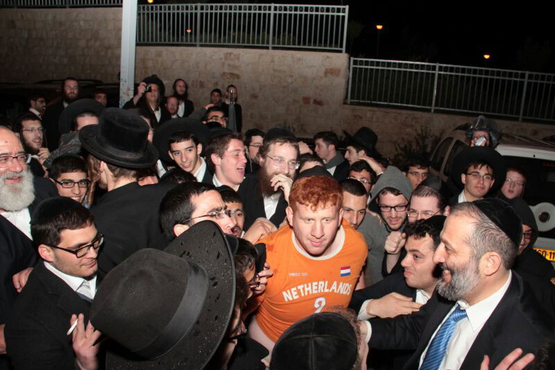 צפו בגלריה: החרדים חוגגים ניצחון על החילונים בבית שמש