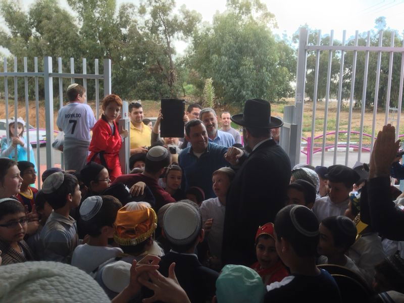 הרב דוד לאו ביקר בשדרות: "חיילי 'כיפת ברזל' מחויכים ומלאי אמונה"