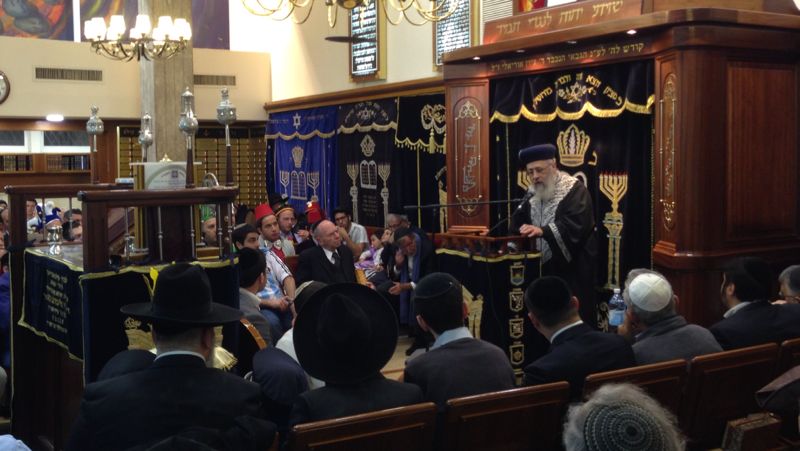 צפו: הגר"י יוסף בקריאת המגילה