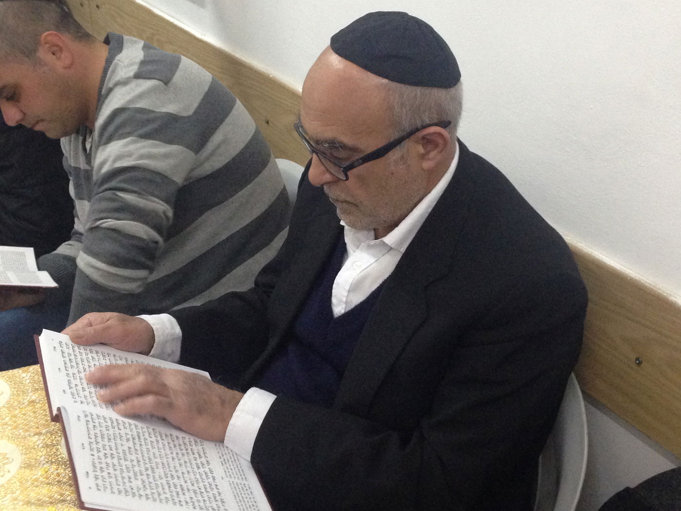 צפו בתמונות: קריאת המגילה בנווה יעקב