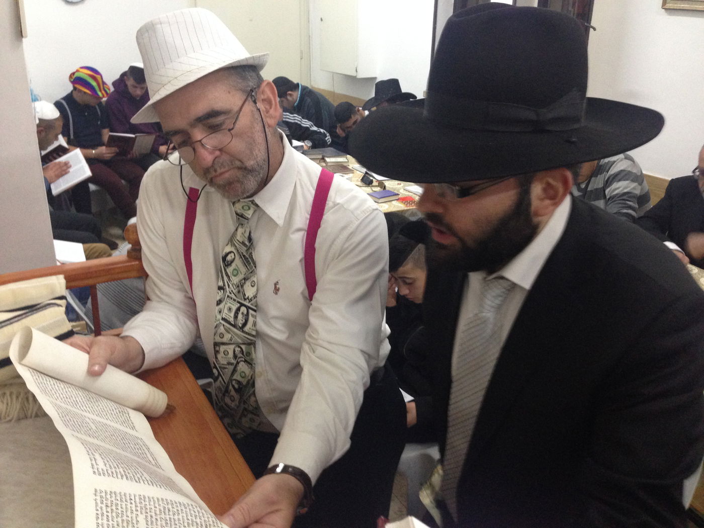 צפו בתמונות: קריאת המגילה בנווה יעקב