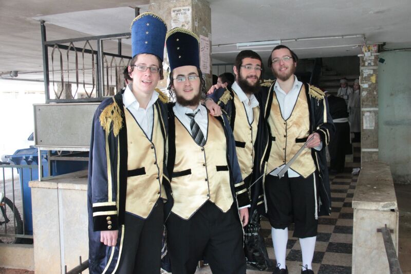 חגיגות פורים בבני ברק תשע"ד • צפו בגלריית תמונות